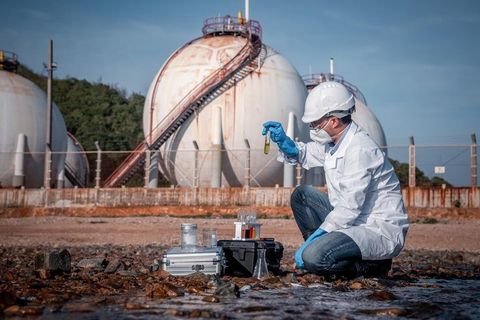 Oilfield Chemicals Basics: Understanding Chemical Roles in Oil and Gas Operations
