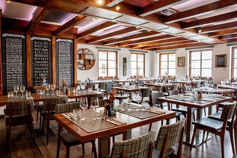Top Restaurant Furniture Suppliers for Small Businesses